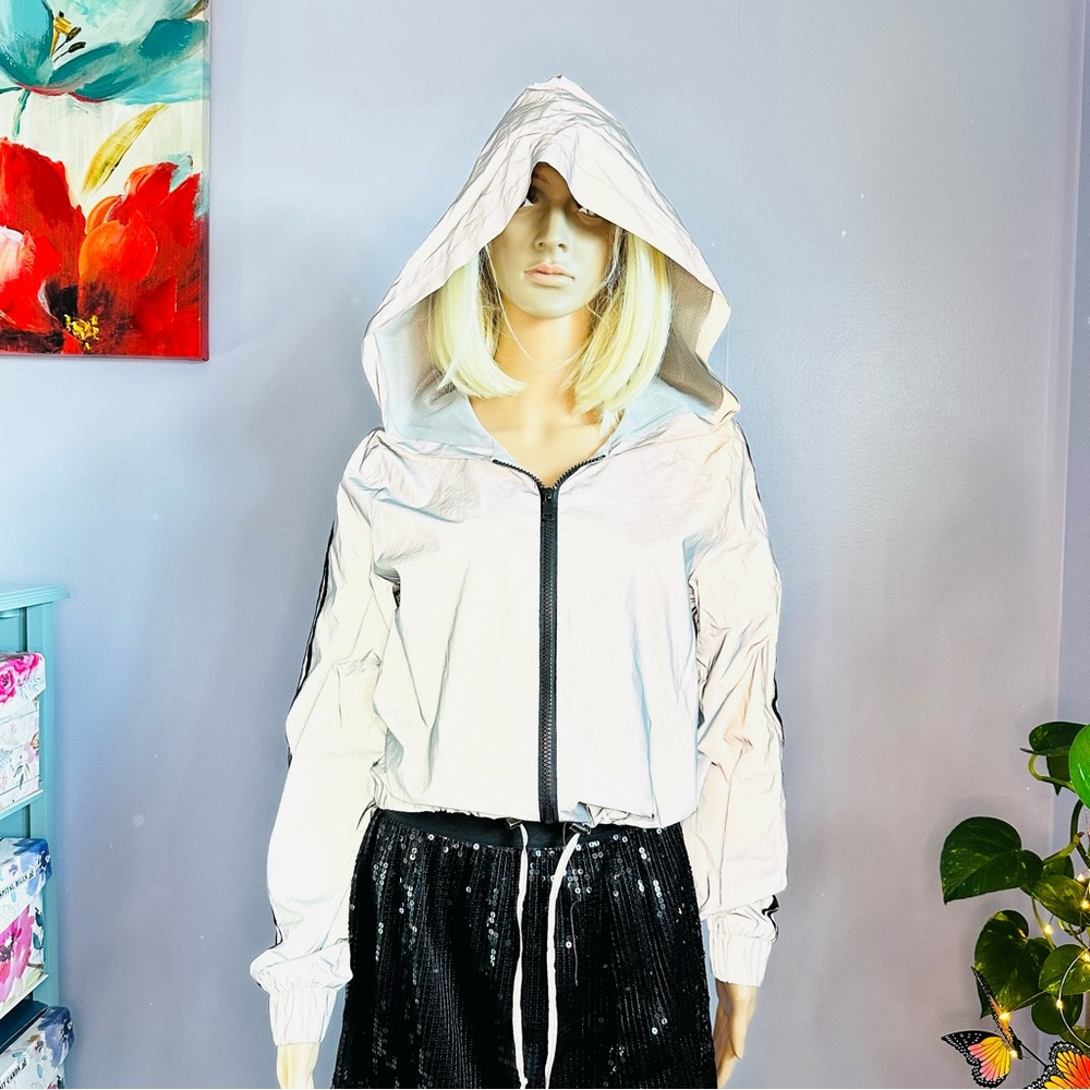 Reflective windbreaker